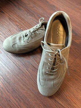 EUC Women's ECCO Gray Babett Lace Shoe size 39 (8)